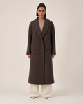 Henrielle - Bruine oversized dames manteljas met reverskraag en knoopsluiting