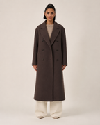 Henrielle - Bruine oversized dames manteljas met reverskraag en knoopsluiting