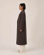 Henrielle - Bruine oversized dames manteljas met reverskraag en knoopsluiting