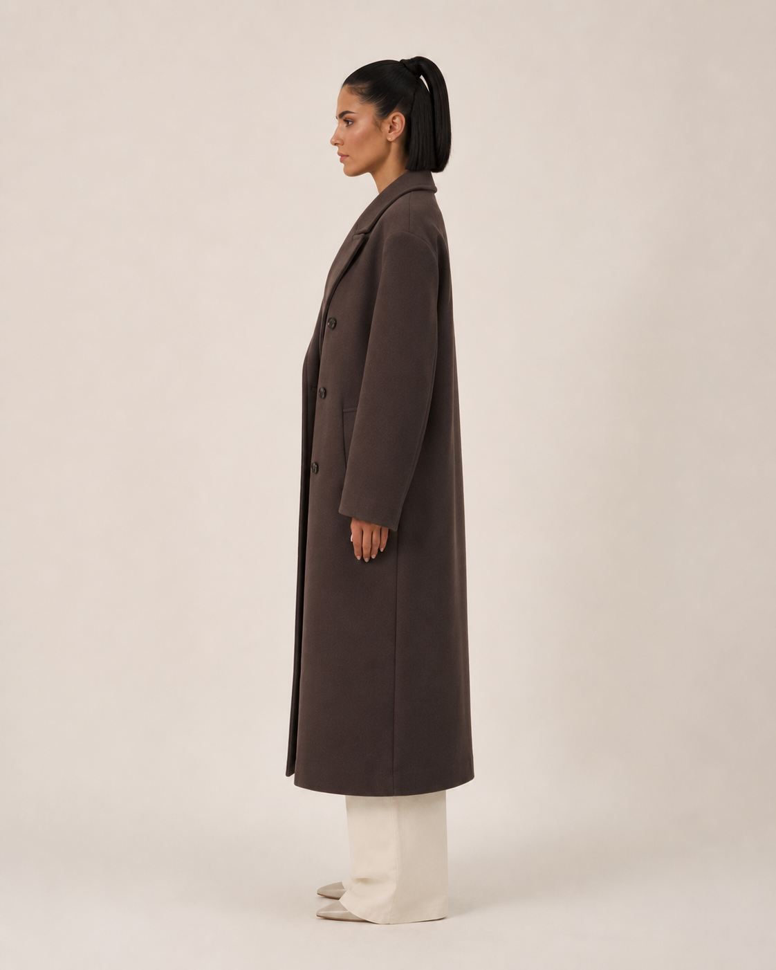 Henrielle - Bruine oversized dames manteljas met reverskraag en knoopsluiting