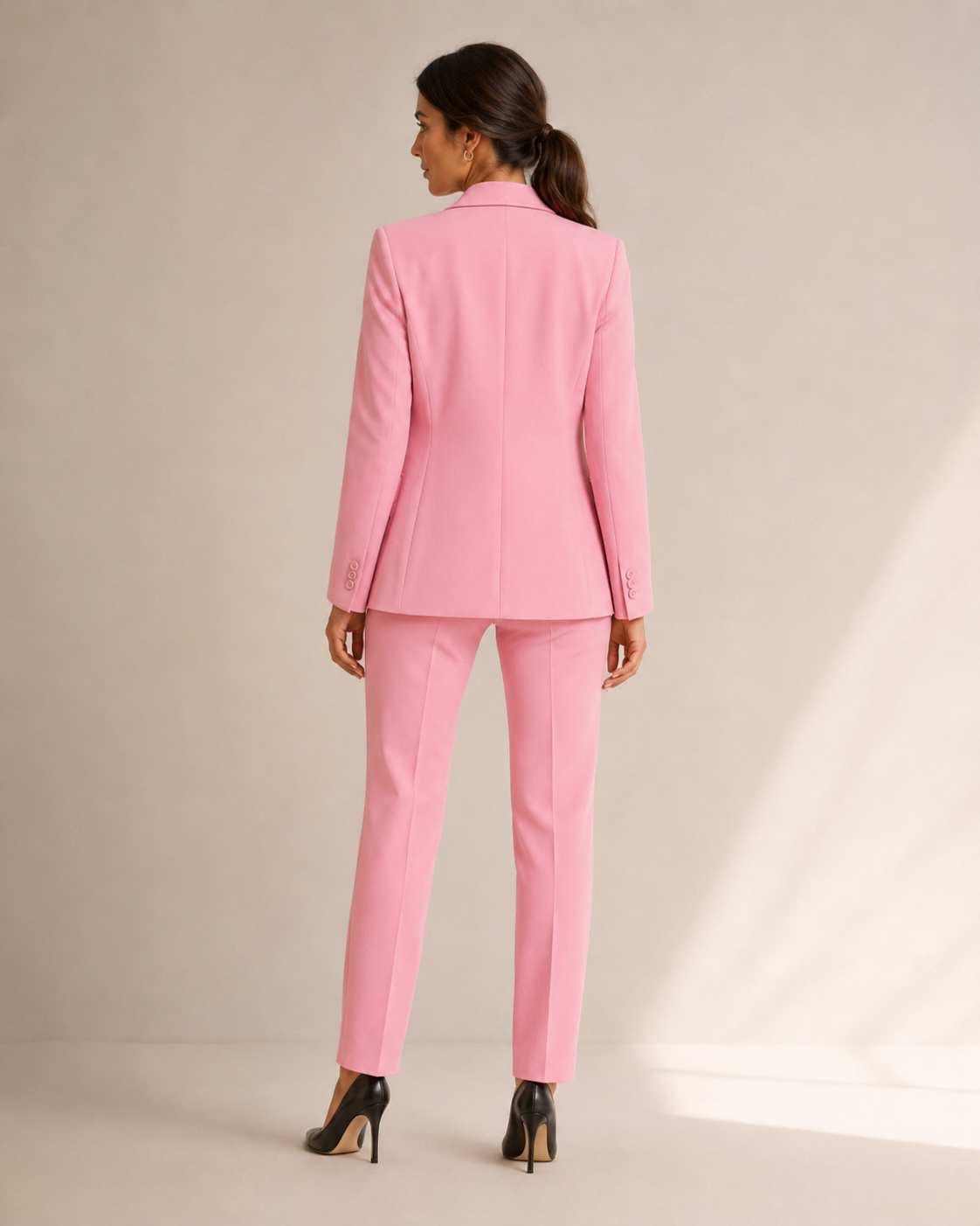 Nathalie - Tweedelig damespak met getailleerde blazer en rechte broek