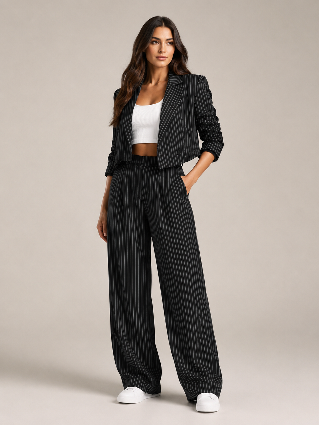 Sorelia - Tweedelige krijtstreepset met cropped blazer en rechte broek