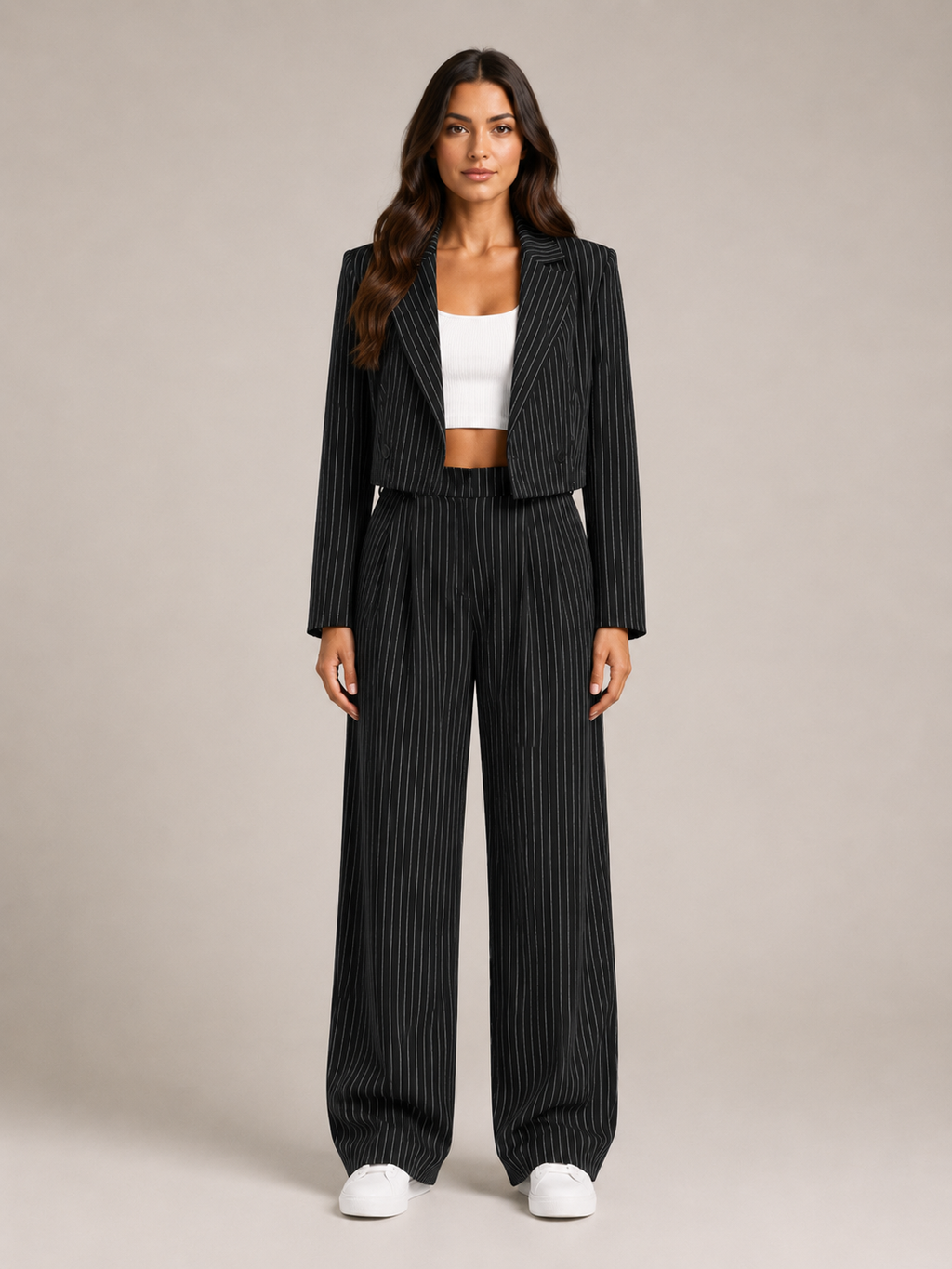Sorelia - Tweedelige krijtstreepset met cropped blazer en rechte broek