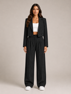 Sorelia - Tweedelige krijtstreepset met cropped blazer en rechte broek