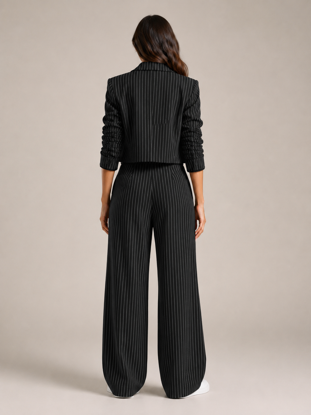 Sorelia - Tweedelige krijtstreepset met cropped blazer en rechte broek