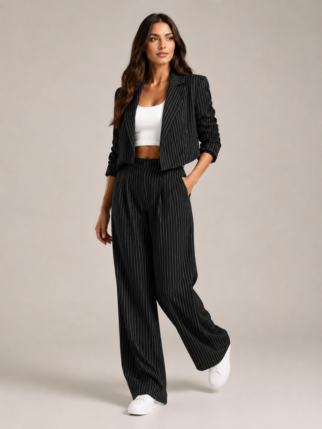 Sorelia - Tweedelige krijtstreepset met cropped blazer en rechte broek