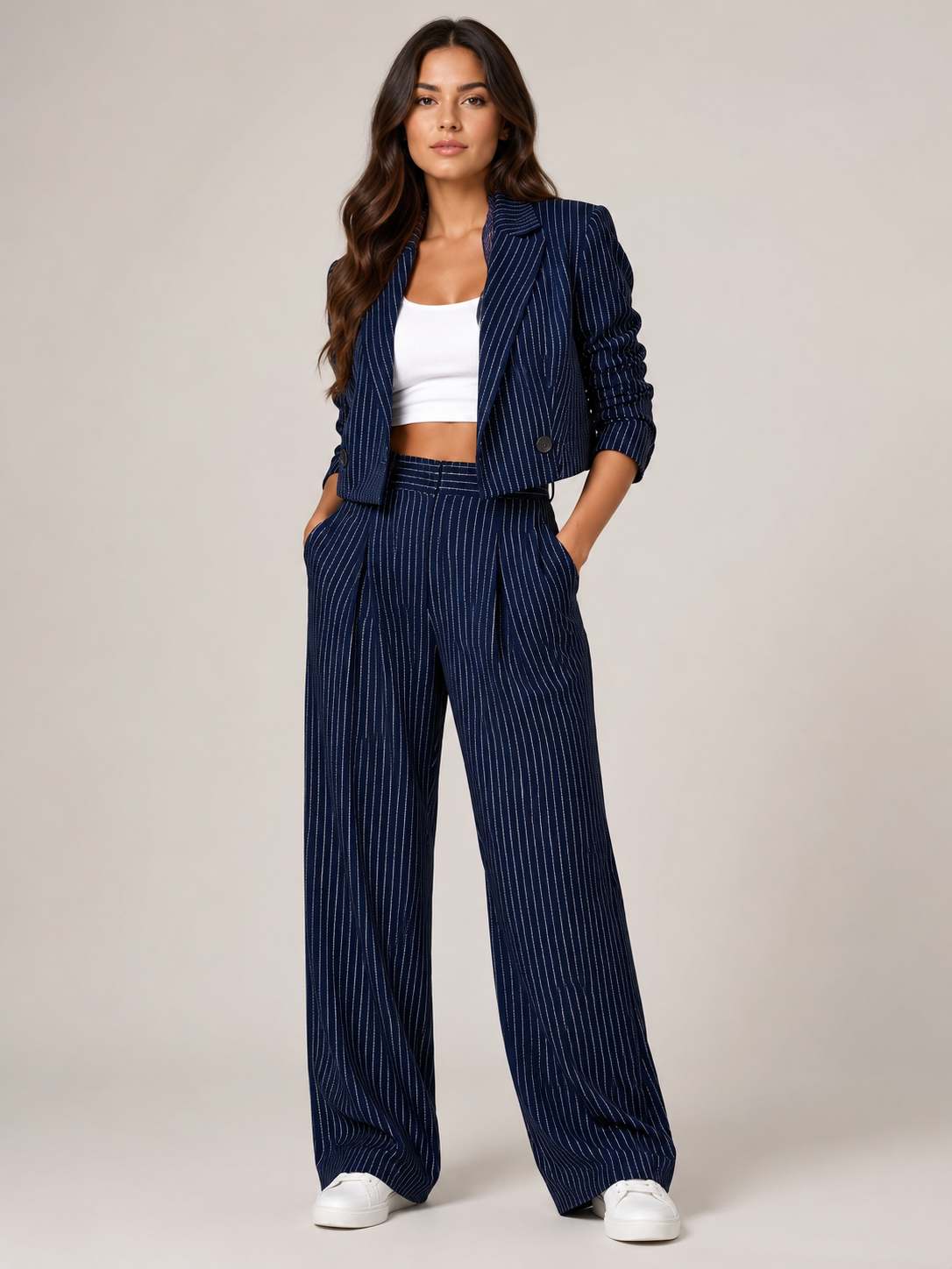 Sorelia - Tweedelige krijtstreepset met cropped blazer en rechte broek