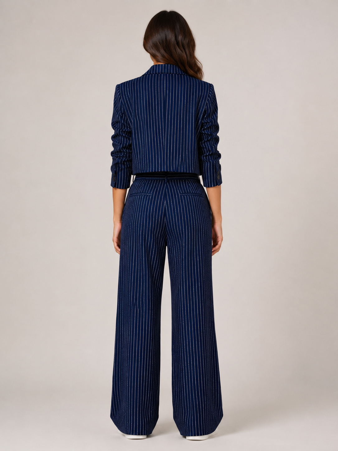 Sorelia - Tweedelige krijtstreepset met cropped blazer en rechte broek