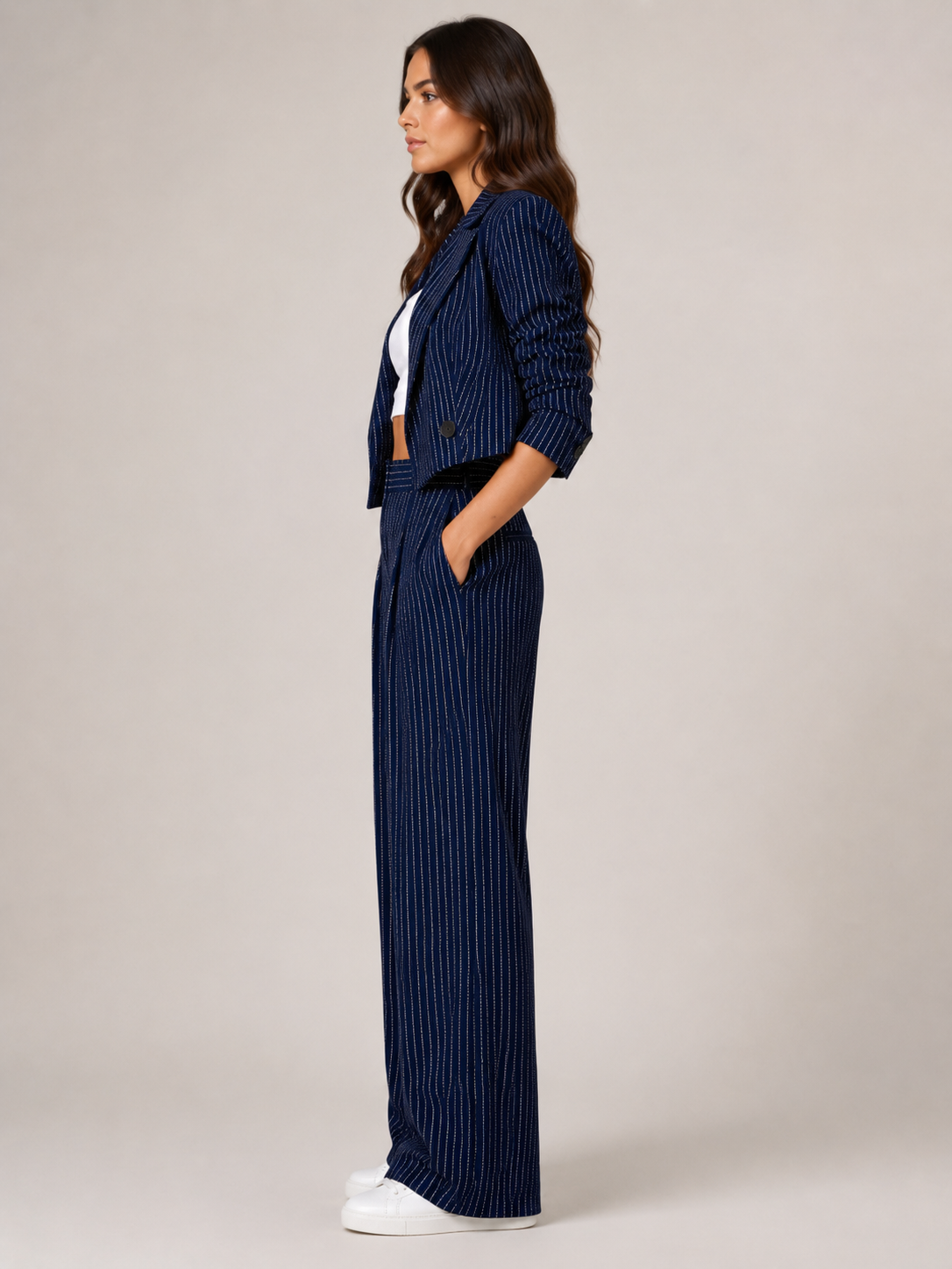 Sorelia - Tweedelige krijtstreepset met cropped blazer en rechte broek