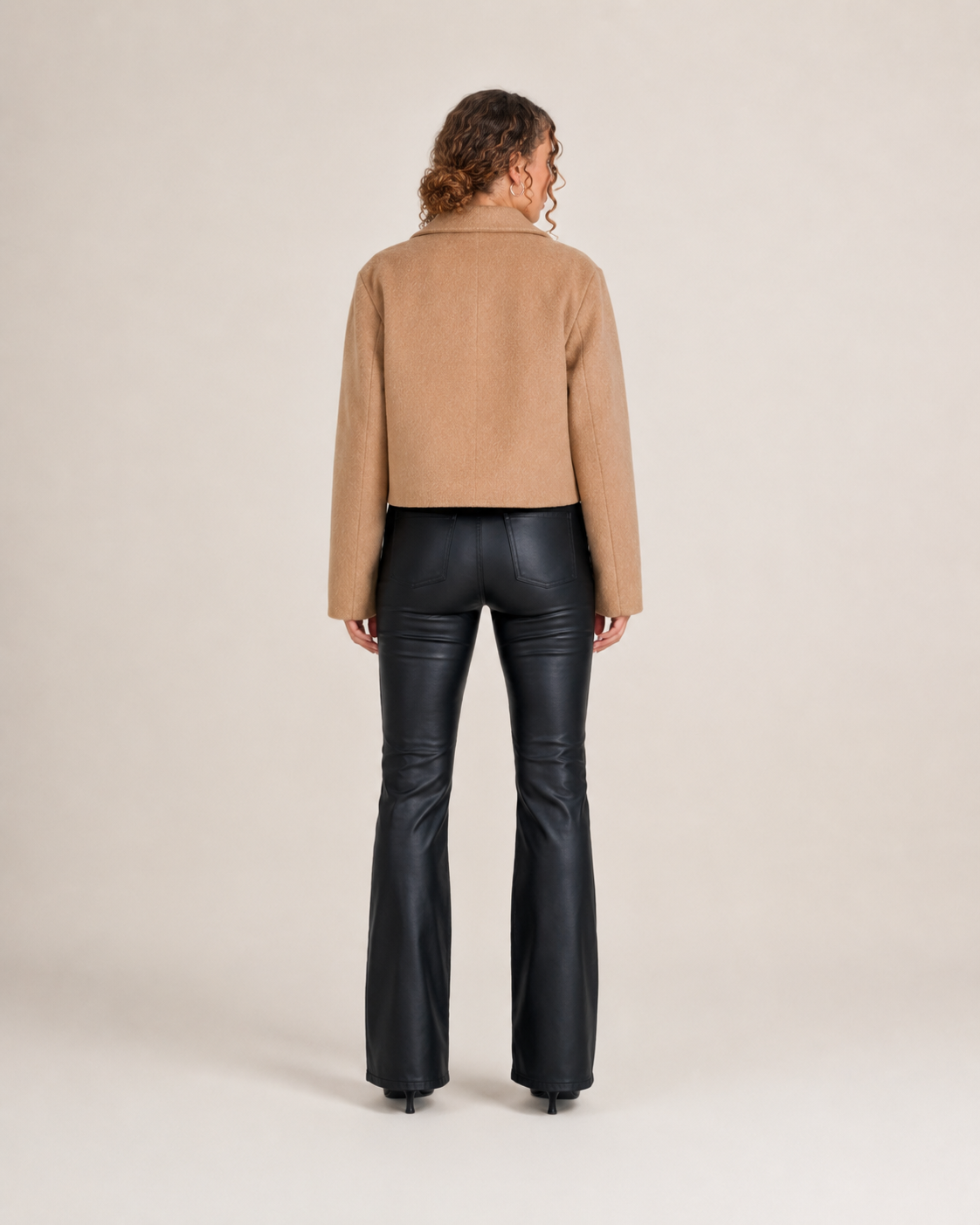 Inez - Korte wollen dames jas met kraag