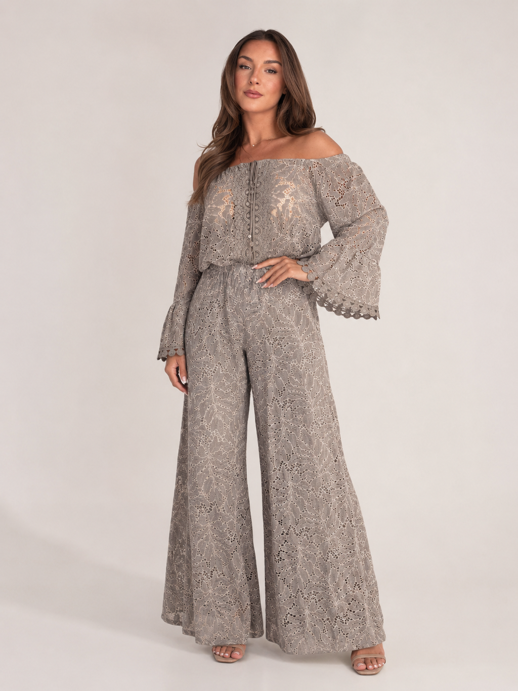 Malou - Off-shoulder Kanten Jumpsuit Met Wijde Pijpen En Lange Mouwen