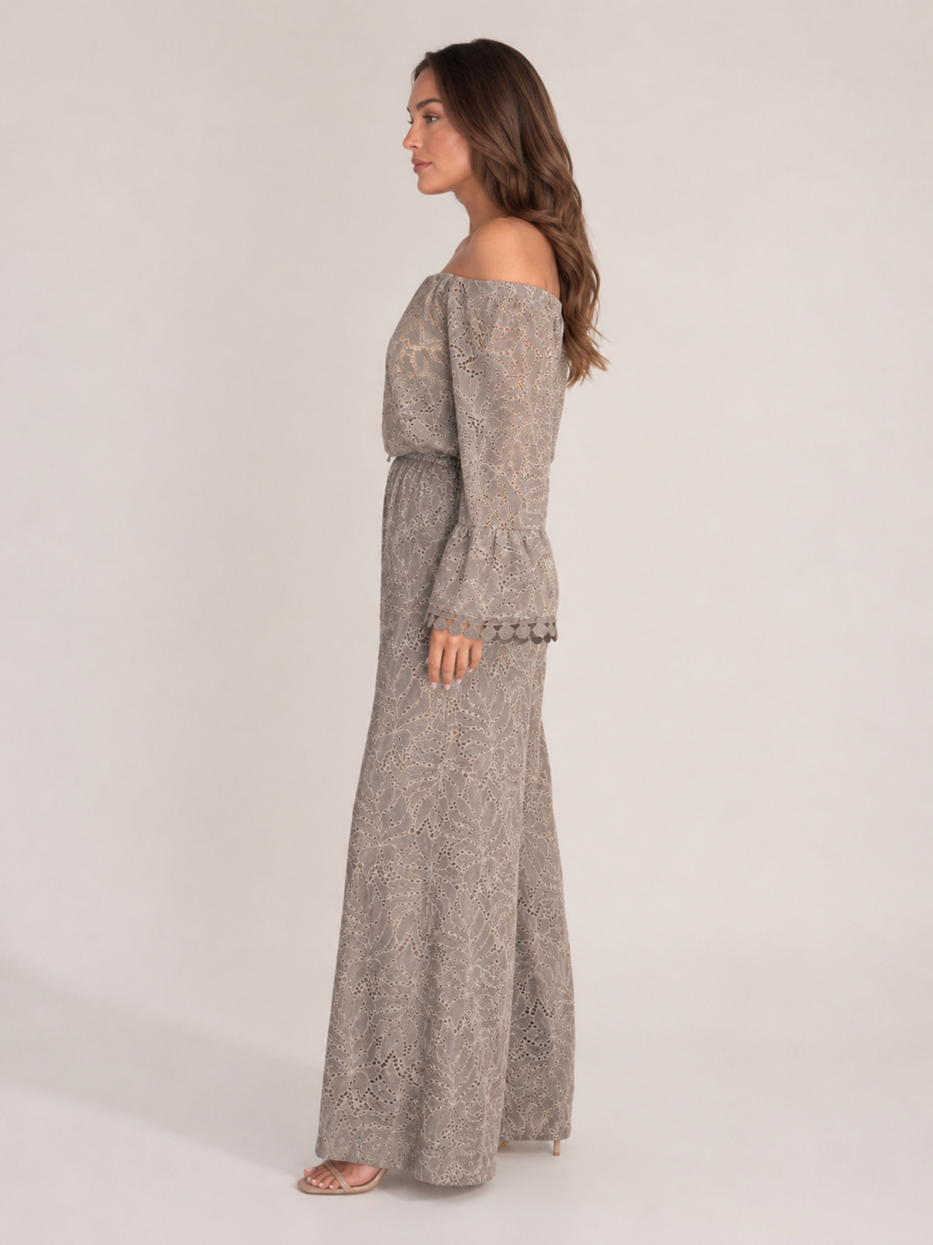 Malou - Off-shoulder Kanten Jumpsuit Met Wijde Pijpen En Lange Mouwen
