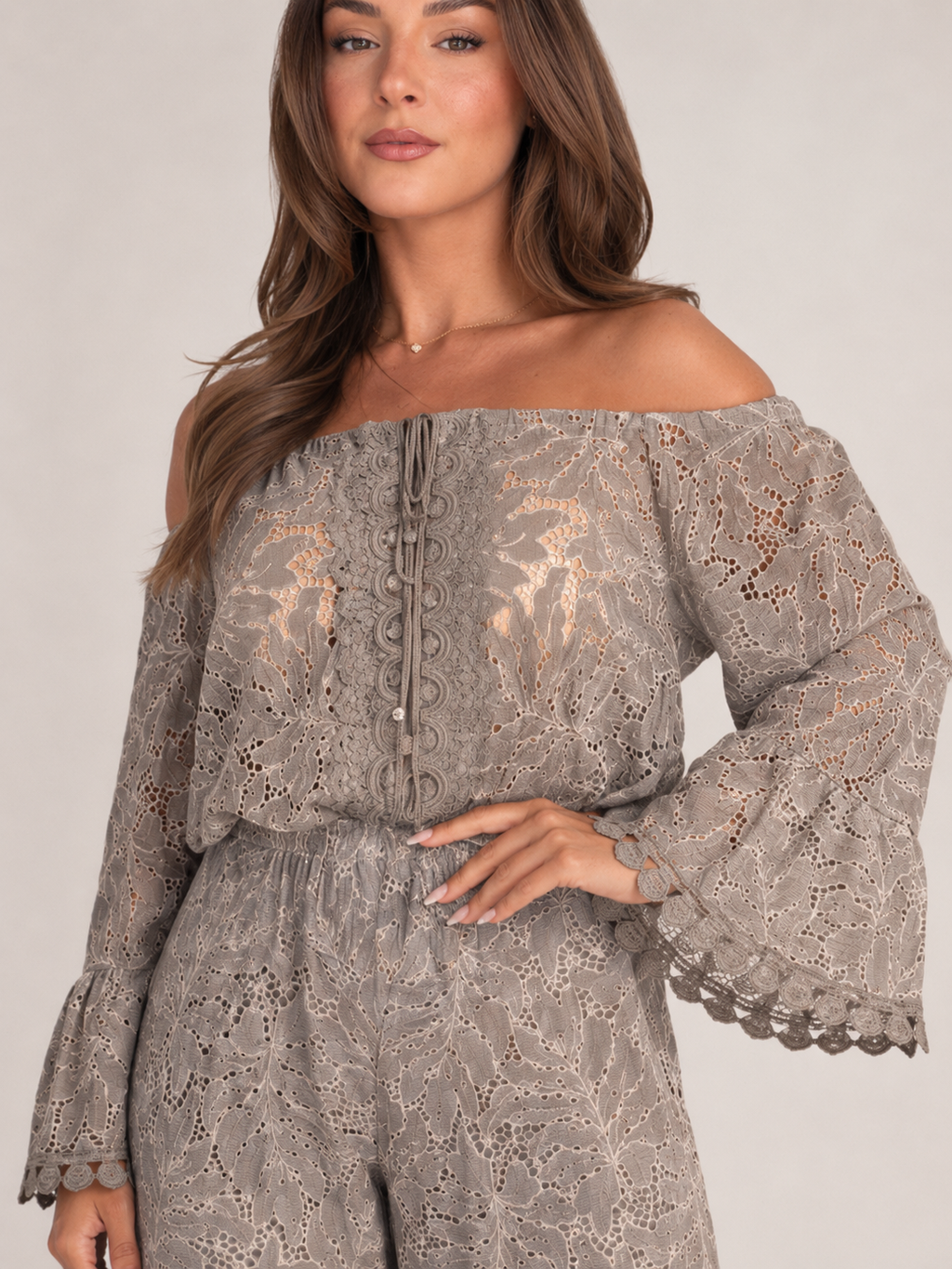 Malou - Off-shoulder Kanten Jumpsuit Met Wijde Pijpen En Lange Mouwen