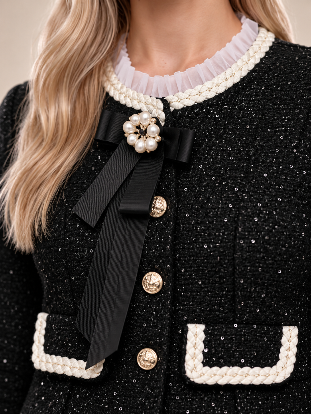 Odile - Zwart getailleerd dames tweed pak met rok en pareldetails