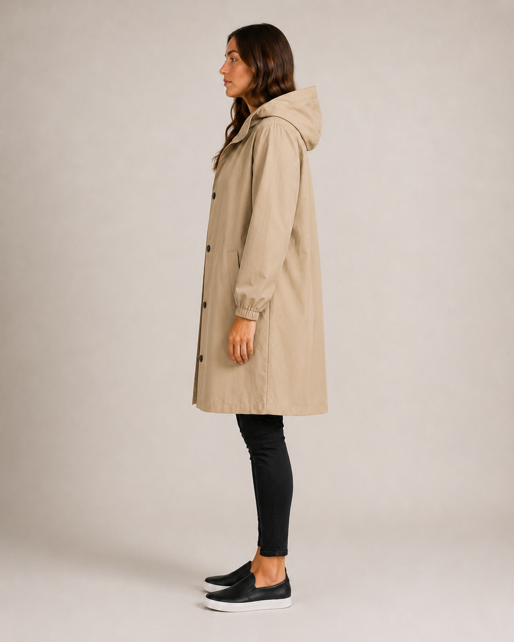 Hannelore - Lange regenjas met capuchon, knopensluiting en elastische manchetten