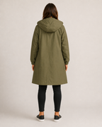 Hannelore - Lange regenjas met capuchon, knopensluiting en elastische manchetten