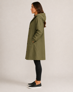 Hannelore - Lange regenjas met capuchon, knopensluiting en elastische manchetten