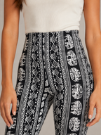 Qadence - Flared broek met sierlijke print en lage taille