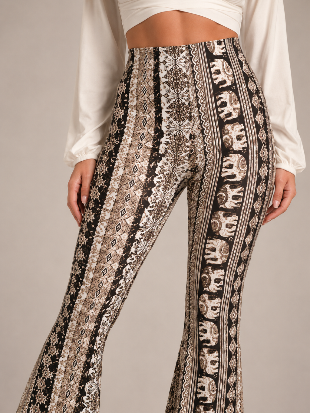 Qadence - Flared broek met sierlijke print en lage taille