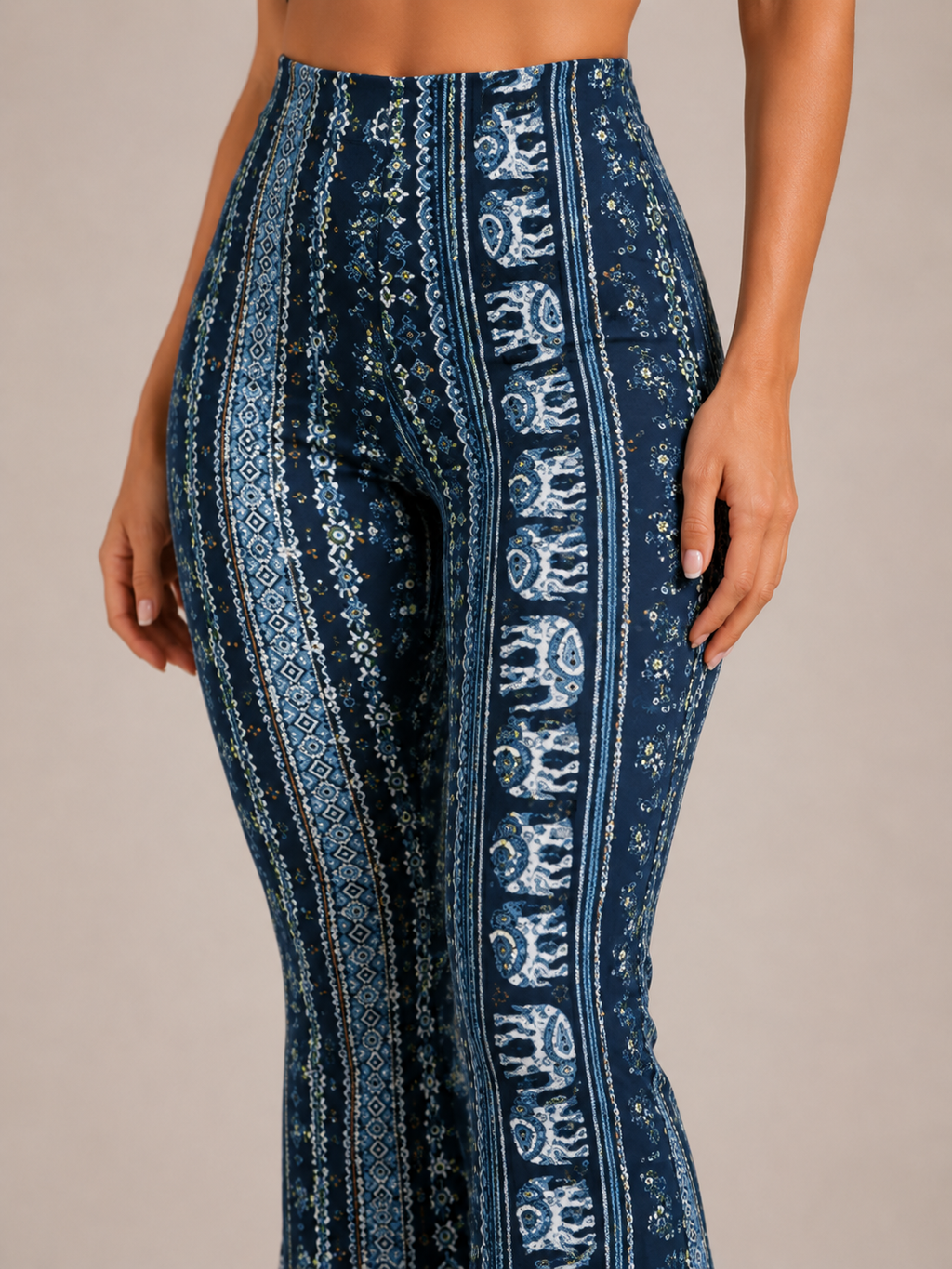 Qadence - Flared broek met sierlijke print en lage taille