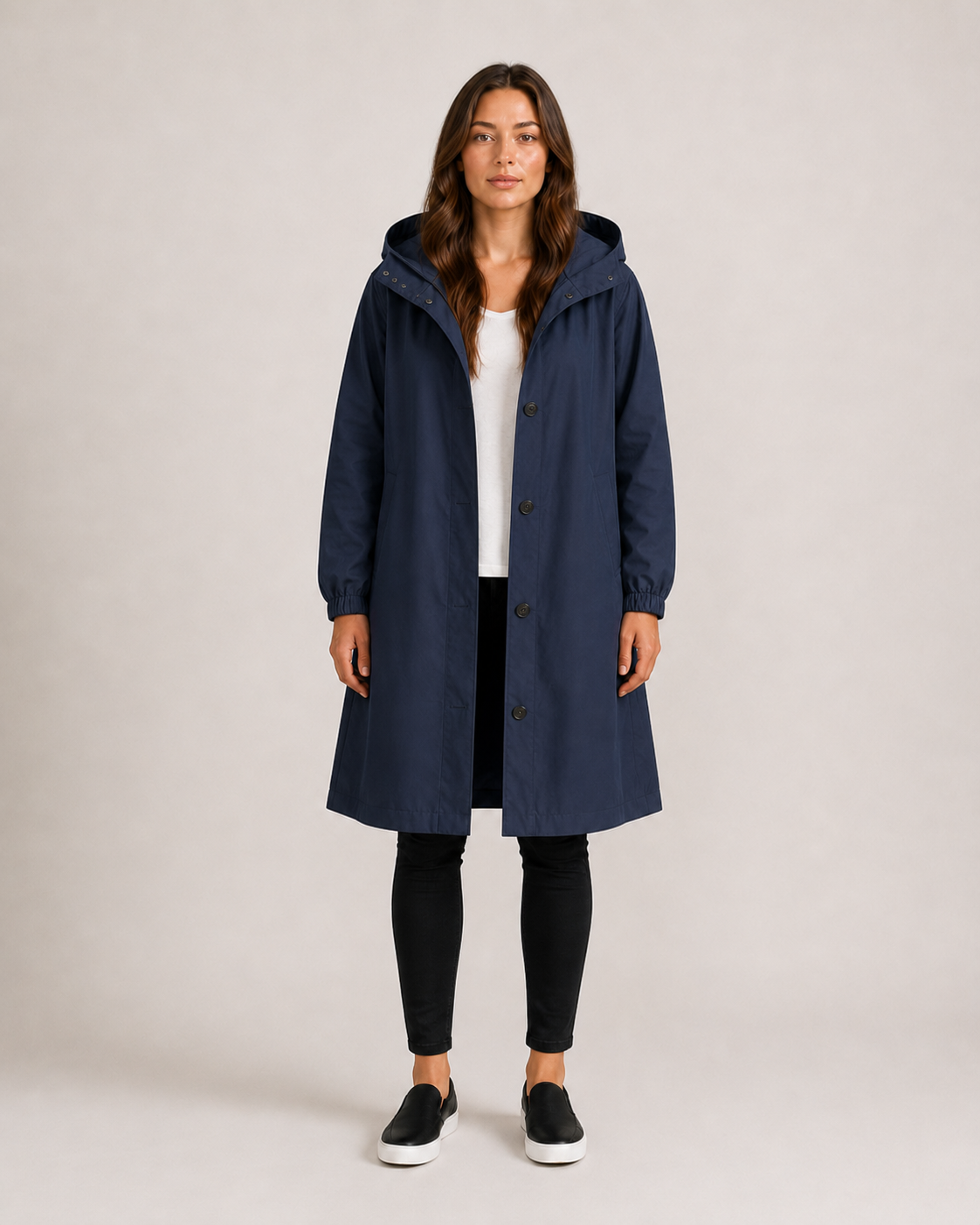 Hannelore - Lange regenjas met capuchon, knopensluiting en elastische manchetten