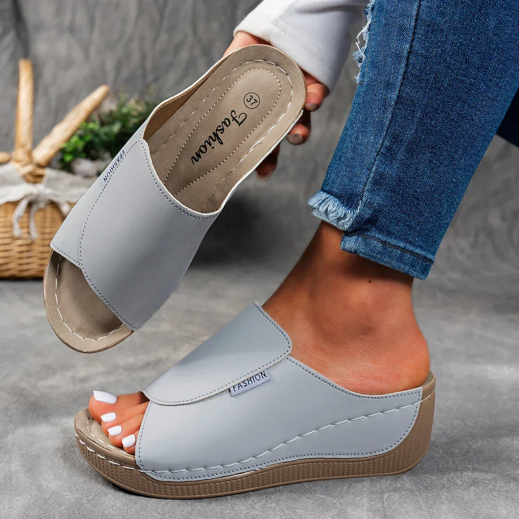 MIA - SLIP ON PLATFORM SANDALEN