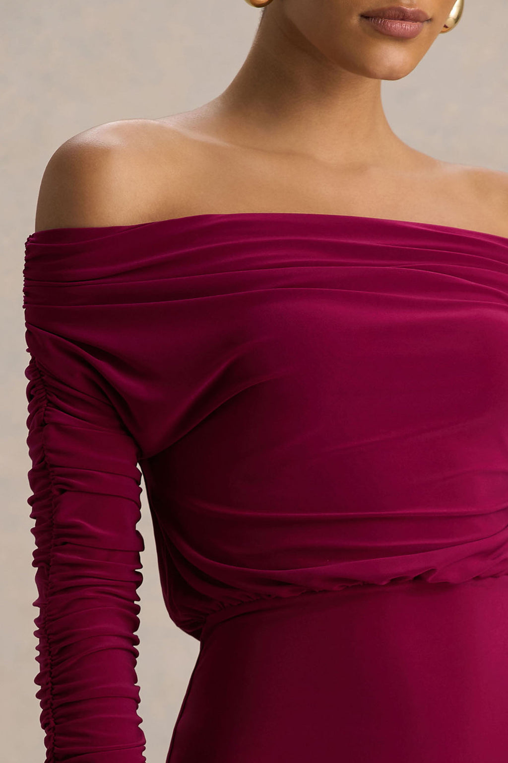 Cilla | Bordeaux Bardot Nek Maxi Jurk Met Gerimpeld Details