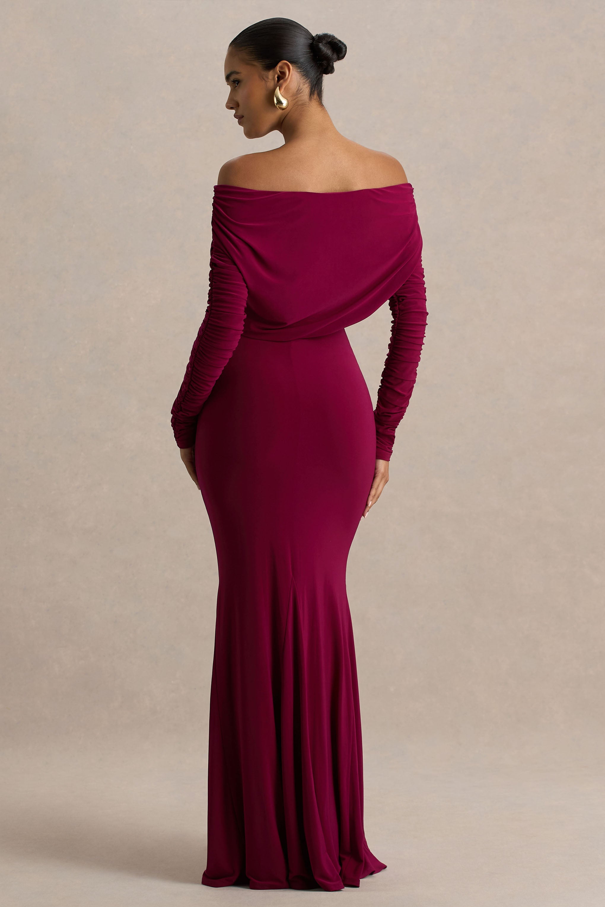 Cilla | Bordeaux Bardot Nek Maxi Jurk Met Gerimpeld Details